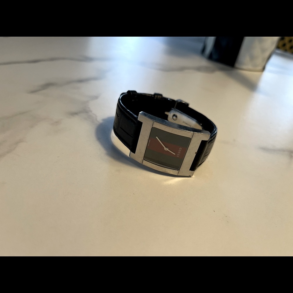 Crocodile leather watch gucci